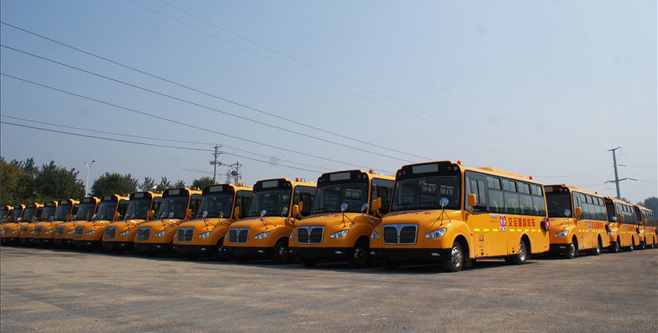 青島1600輛專用校車惠及12萬余名農(nóng)村學(xué)生