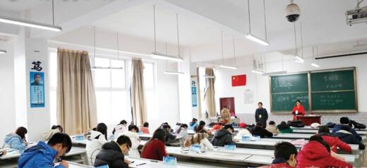 四代人講述為何考研：追求學(xué)術(shù)VS一份工作