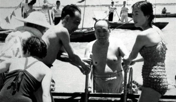 毛澤東與張玉鳳合影