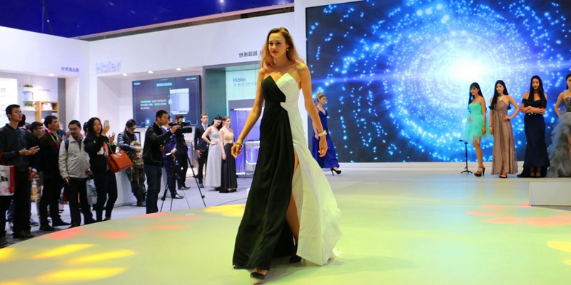 上海美女哪家強？家博會展區(qū)找海爾！