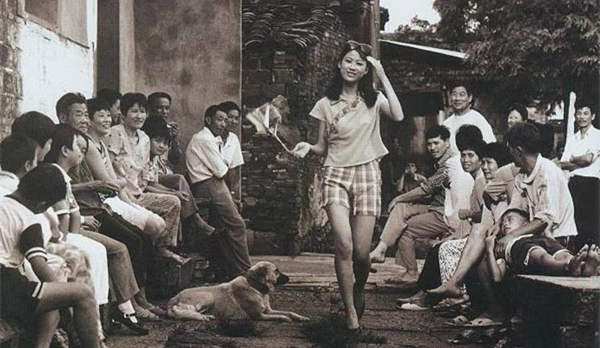 80年代風(fēng)情萬種的美女：潮爆了