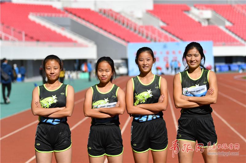 青岛运动运员左起刘俊娜,王珂,张瑛琪,董凌云在女子t60级4x100接力