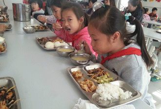 青島孩子8元超值午餐都吃啥