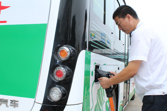 首發(fā)：青島首輛直充電動公交城陽開跑 設(shè)24座