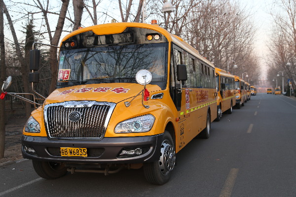 首發(fā):高新區(qū)開通新線路 增10輛大鼻子校車