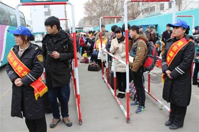 鐵公機(jī)小長(zhǎng)假送客29萬(wàn)人次 返程高峰壓力較大