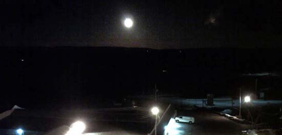 3月18日凌晨相機捕捉到的火球劃過加拿大魁北克上空的畫面