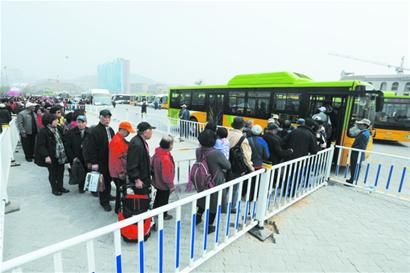 世園測壓4天13.3萬人 七成游客高峰時(shí)入園