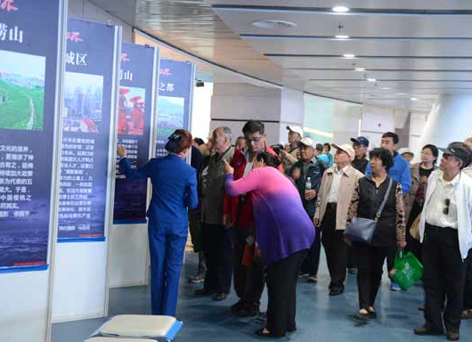 “美麗青島”大型圖文展昨開展