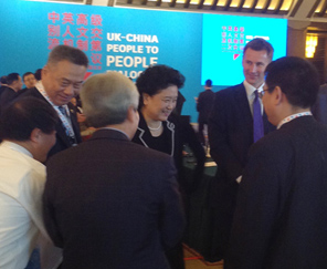 中英校長舉行圓桌對話