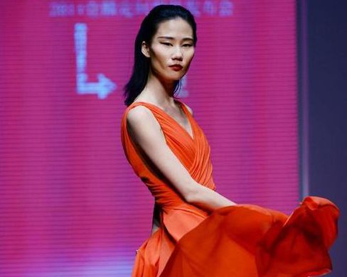 青島造出世界首臺能打印軟、硬質(zhì)材料的3D服裝打印設備