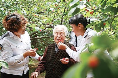 89歲林秀珍走進櫻桃園