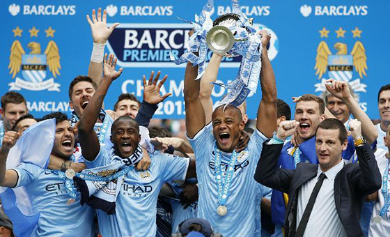 曼城3年奪兩冠 高舉獎杯樂壞孔帕尼