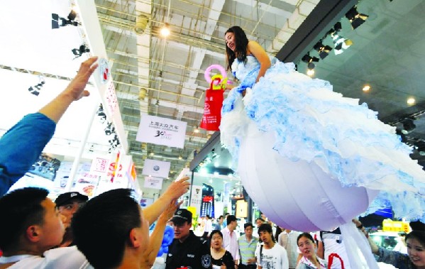 青島車展第三天12萬人逛車展 每分鐘買走7輛車