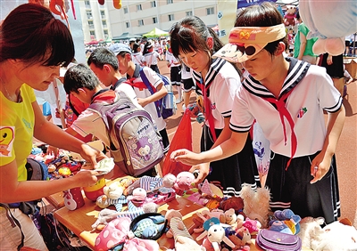 到愛心義賣和義集捐贈物資