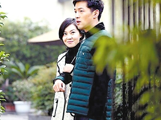 胡歌擁吻“佟掌柜”