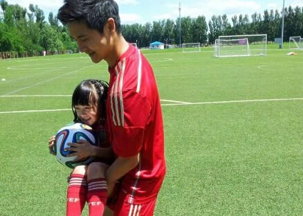 森碟與田亮切磋足球 森碟與田亮切磋足球