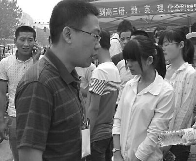 學(xué)校車輛出故障 7名中考生集體遲到