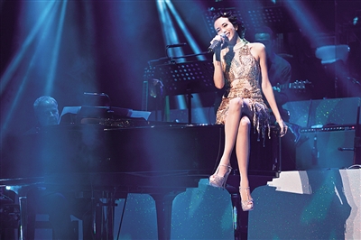 “莫后年代”下月抵青