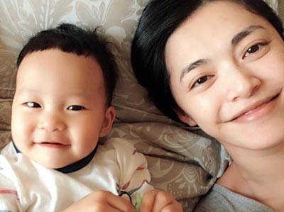 姚晨曬合影證兒子像自己 姚晨曬合影證兒子像自己