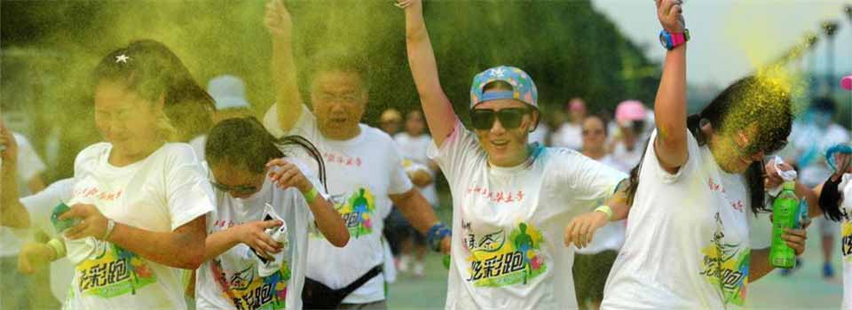 夏日武漢上演激情“炫彩跑”