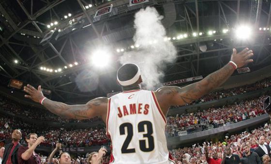 詹皇自打臉 重披23號(hào)戰(zhàn)袍曾號(hào)召退役該號(hào)碼