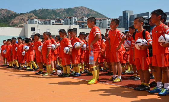 中能明日之星李滄分營閉幕 青少年獲贈足球 中能明日之星李滄分營閉幕 青少年獲贈足球