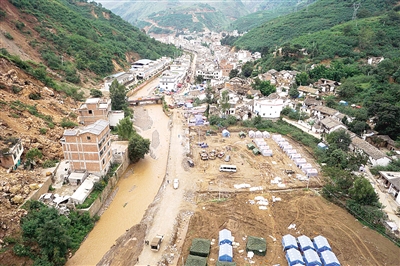 魯?shù)榈卣鹫T發(fā)滑坡