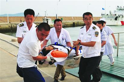 漁民海上作業(yè)大量內(nèi)出血 海巡船極速救援