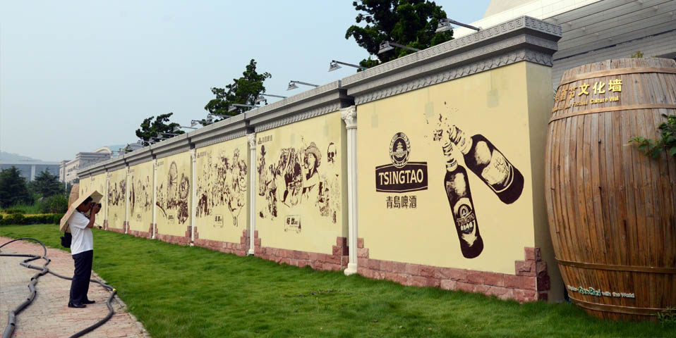 高清：啤酒大篷搭建完畢 “哈”啤酒的走起！