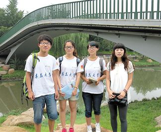 大學生調(diào)查河流污染