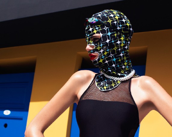 青島大媽引領(lǐng)臉基尼時(shí)尚