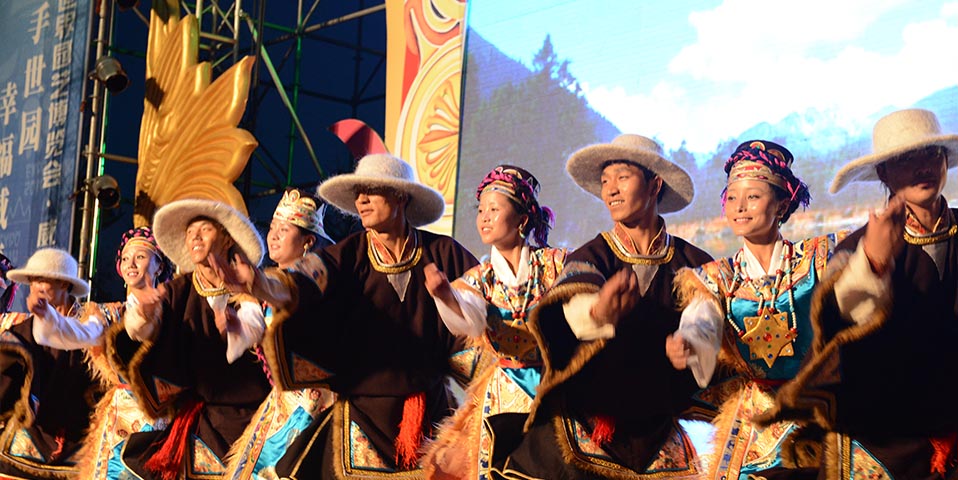 看演出 賞夜色 浪漫世園上演民俗文化盛宴