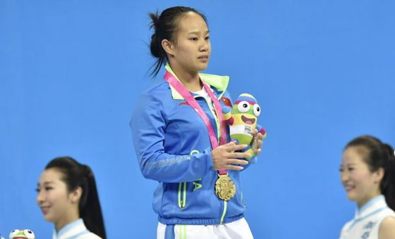 青奧會(huì)中國(guó)首金產(chǎn)生 女舉小將蔣惠花奪首冠 青奧會(huì)中國(guó)首金產(chǎn)生 女舉小將蔣惠花奪首冠