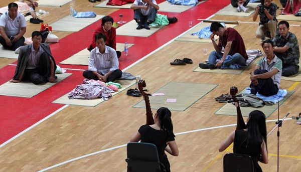 武漢華師連續(xù)9年為新生家長“打地鋪”過夜