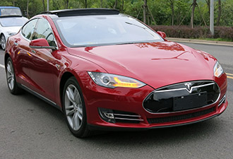 吸睛！10輛充電跑車空降青島