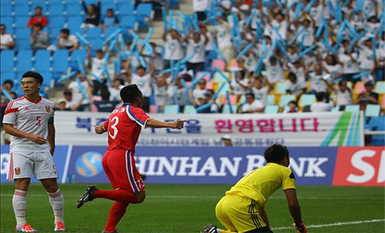 亞運(yùn)會(huì)-全場(chǎng)狼狽遭圍攻 國(guó)奧0-3完敗朝鮮