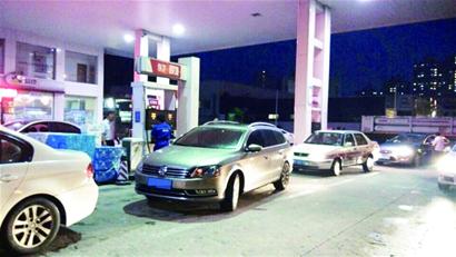 油價(jià)四連跌六年來(lái)頭一遭 私家車每月可省13元