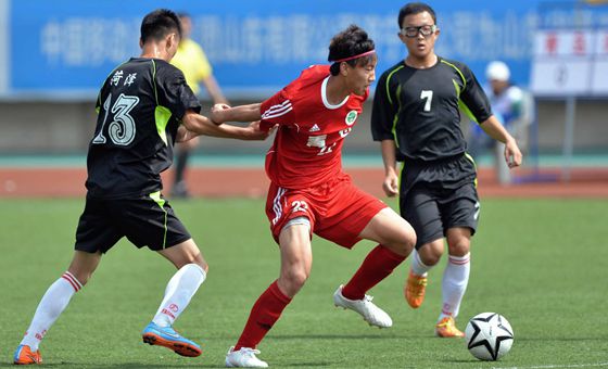 省運(yùn)會(huì)足球男子甲組比賽 青島隊(duì)大勝菏澤隊(duì)