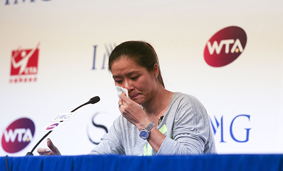 李娜退役發(fā)布會 現(xiàn)場與記者同飆淚