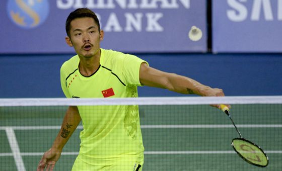 成功衛(wèi)冕！林丹2-1大逆轉(zhuǎn)諶龍奪取亞運(yùn)兩連冠