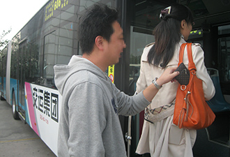 7天丟了8部手機 上下公交要防扒