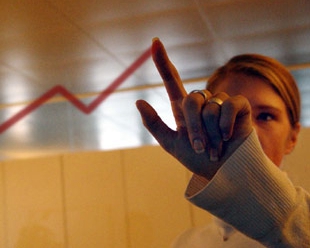 央行調(diào)控糾結(jié)：新增貸款超預(yù)期市場(chǎng)需求不足