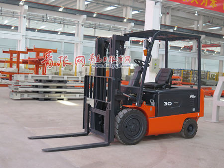 走進(jìn)青島高新區(qū) 寶佳 機(jī)器人組裝