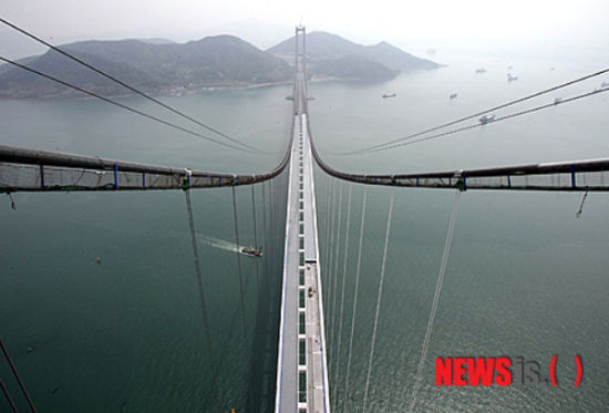 韓最長吊橋疑因提前開通嚴重晃動已全面封閉