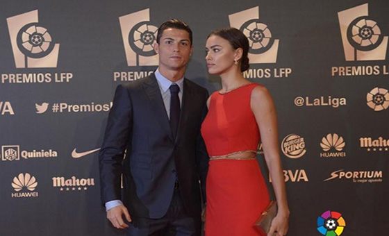 C羅攜女友亮相西甲頒獎盛典 倆人紅毯秀恩愛