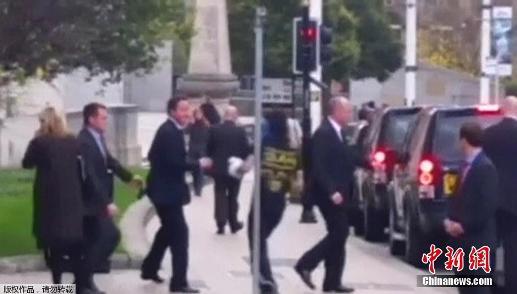 英國首相卡梅倫街頭遭陌生男子襲擊險些被推倒