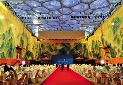 APEC各國(guó)領(lǐng)導(dǎo)人穿“非遺”拍全家福 國(guó)宴四菜一湯