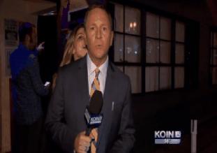 記者現(xiàn)場報道時遭美女偷親脖子稱感覺一陣酥麻