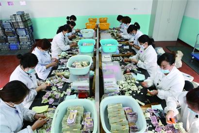 公交投幣箱一年耗費(fèi)千萬(wàn)